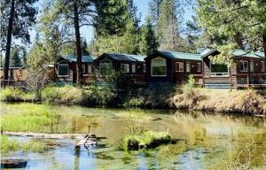Crater Lake Resort — Cascade Mountains, OR